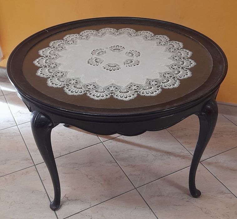 Stolik kawowy w stylu francuskim