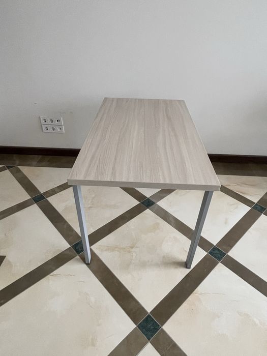 Стіл офісний в ідеальному стані