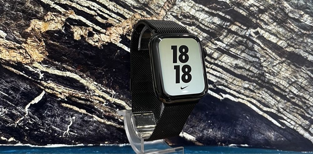 Apple Watch  Series 4 44 Black Stainless Steel 44 mm / 92%