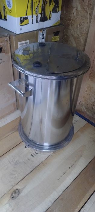 Zbiornik z fluidyzacją na farbę proszkową