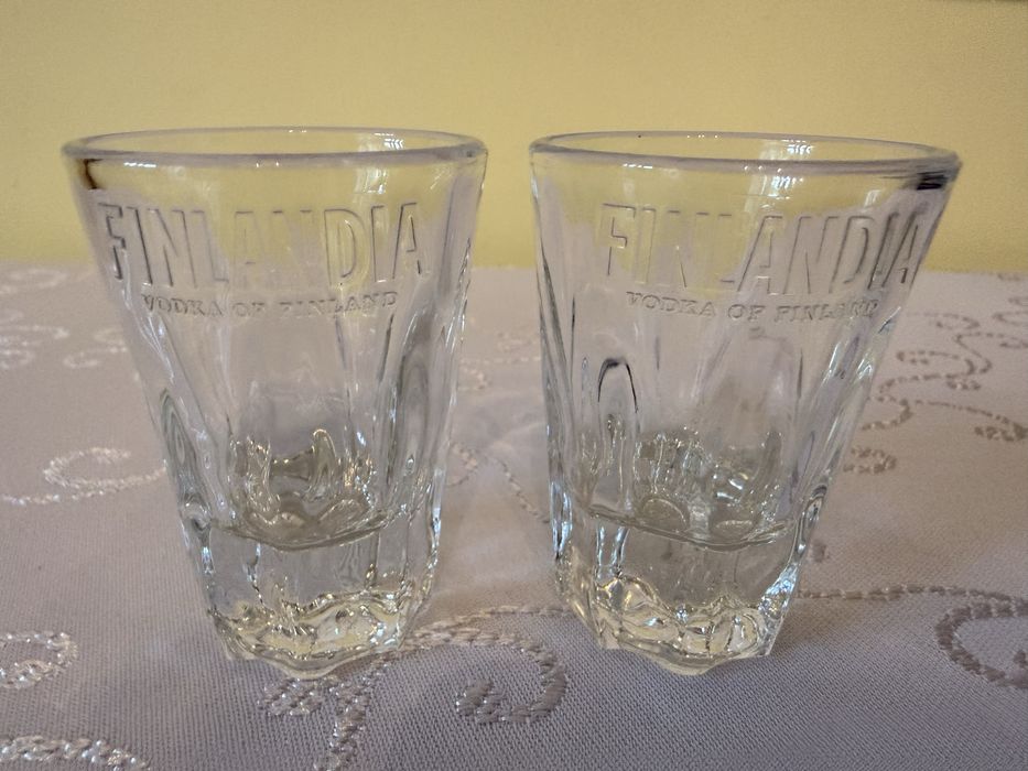 Kieliszki Finlandia Vodka tłoczone – 2 sztuki Grube szkło Eleganckie