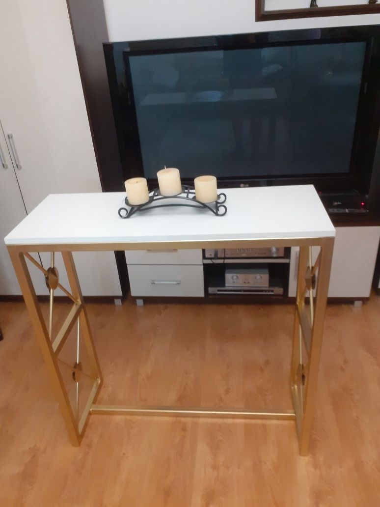 Konsola do salonu