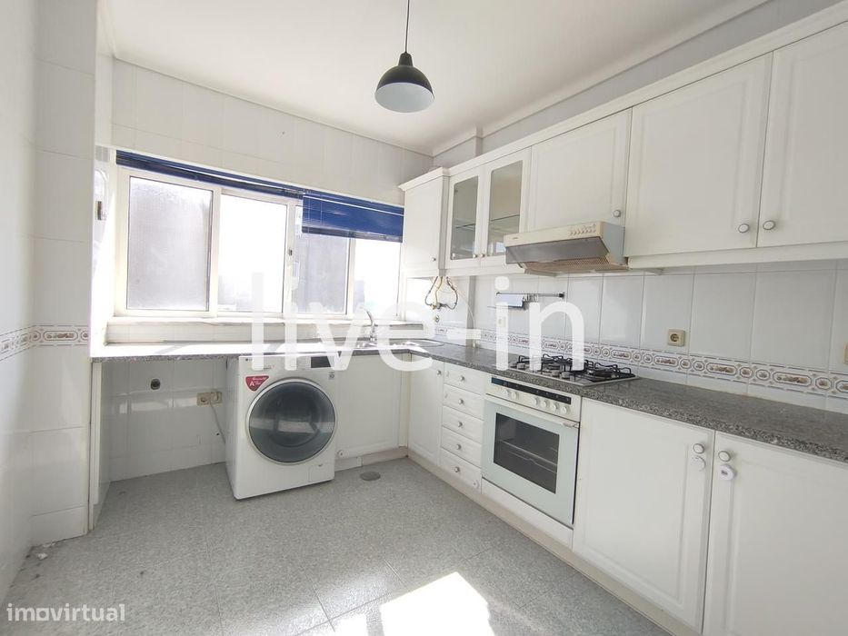Apartamento T1 com garagem fechada em Esgueira