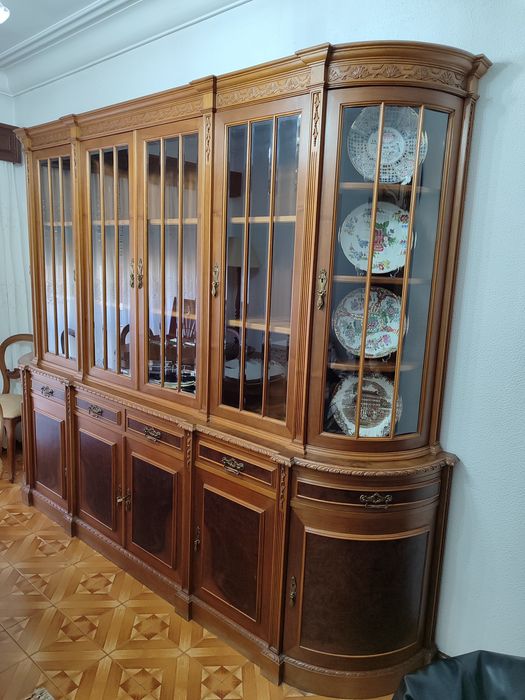 Mobília em raíz de nogueira