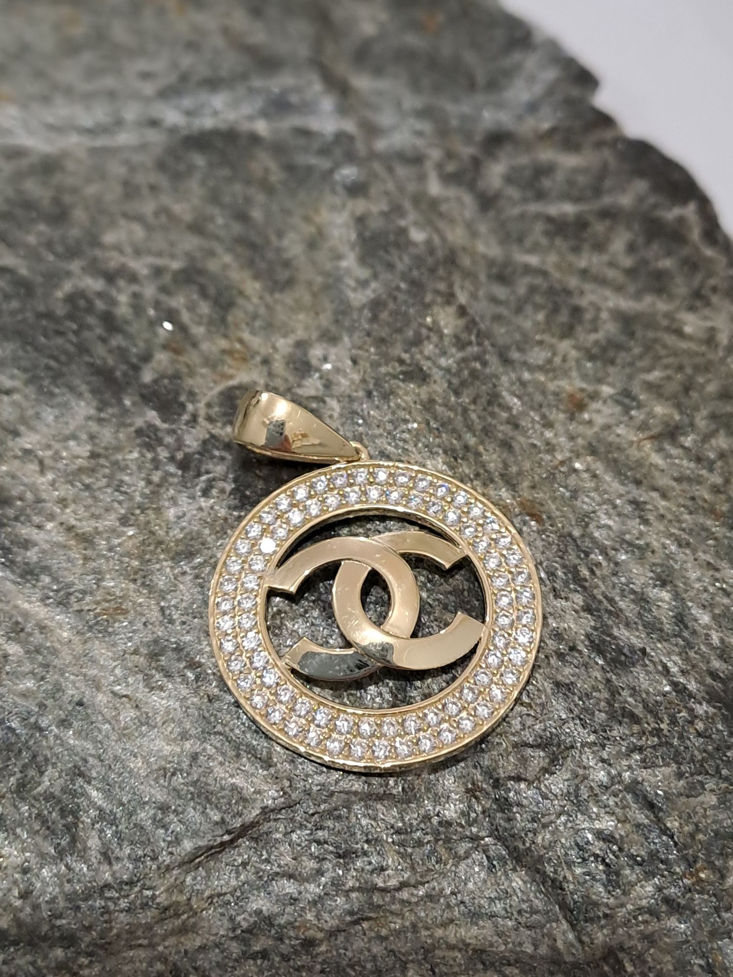 Złota zawieszka Chanel 585 Nowa 2.3 cm