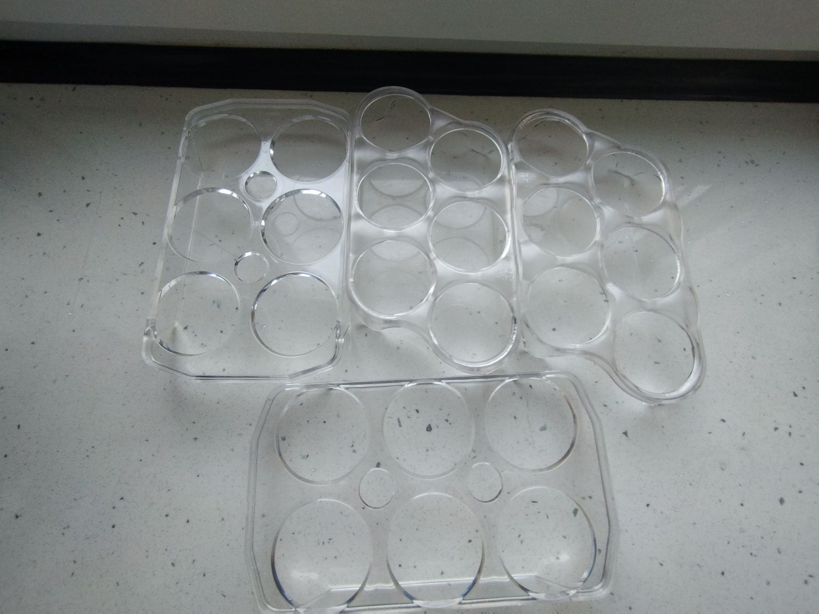 Szklane półki do lodówki