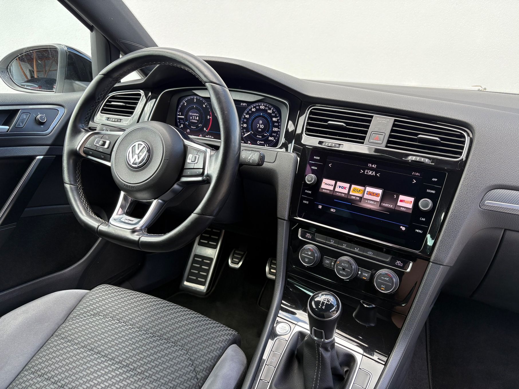 Volkswagen Golf VII 1.6 TDI , R-Line , Virtual Cockpit , Bezwypadkowy , Salon Polska
