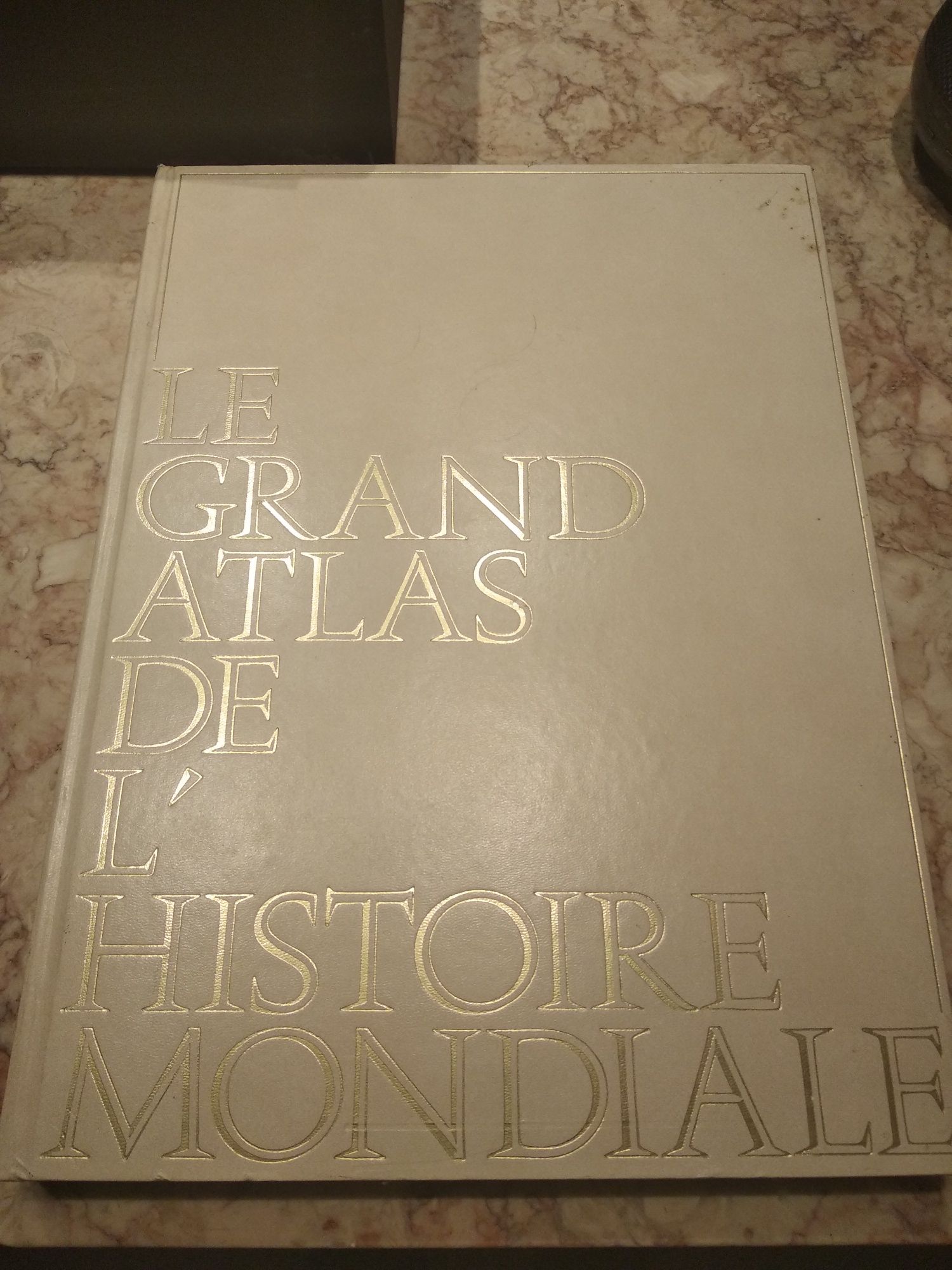 Le grand atlas de la littérature et de l'histoire