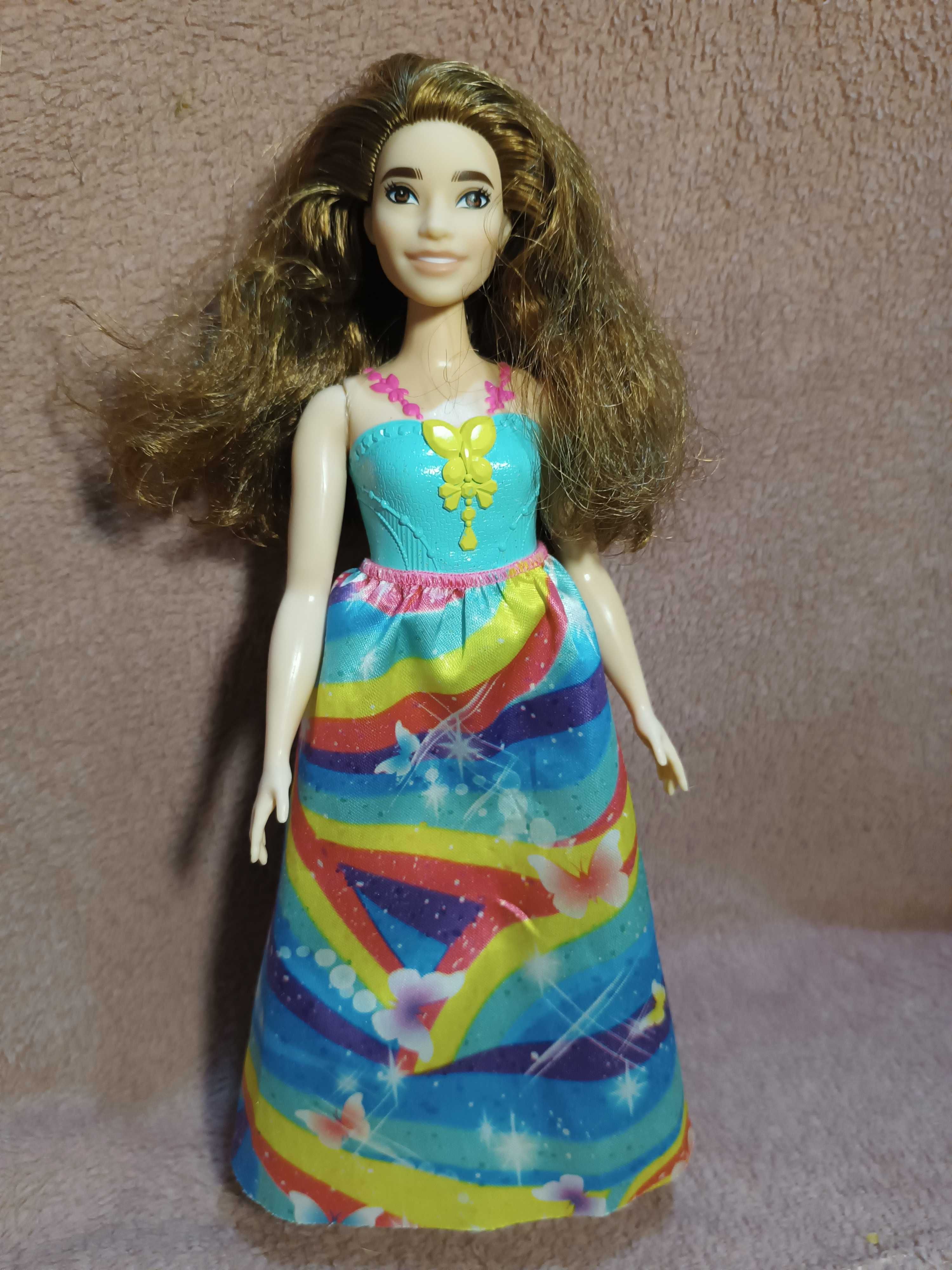 Barbie hybryda, ciekawa buzia