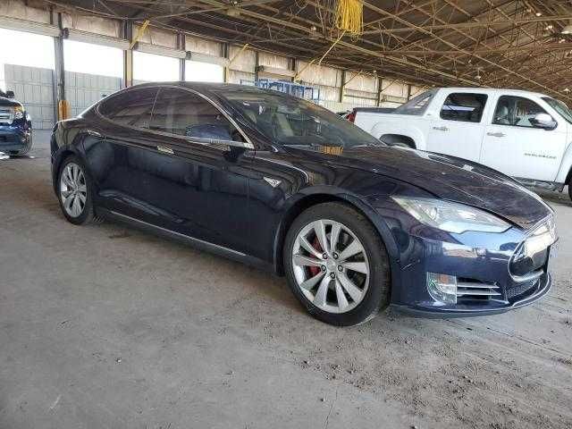 2014 року  Tesla Model S