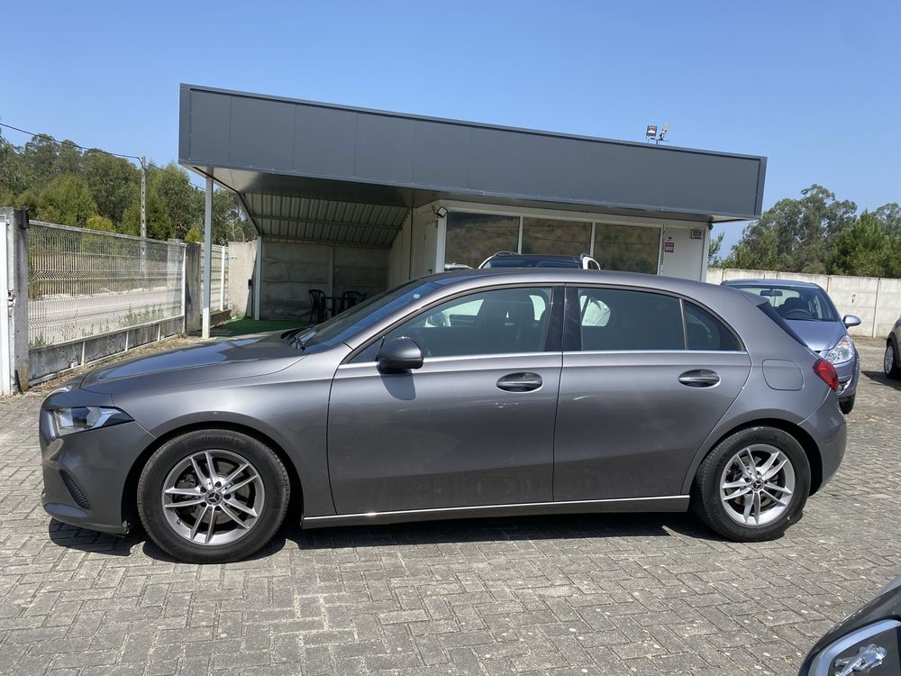 Mercedes-Benz A 180D Auto - NACIONAL - 123 mil kms