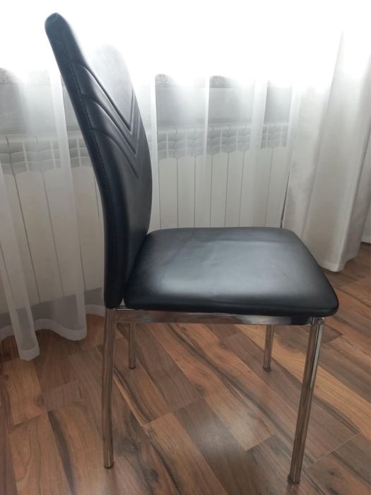 Krzeslo czarne skórzane