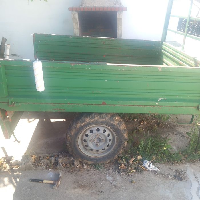 Vendo trator e reboque