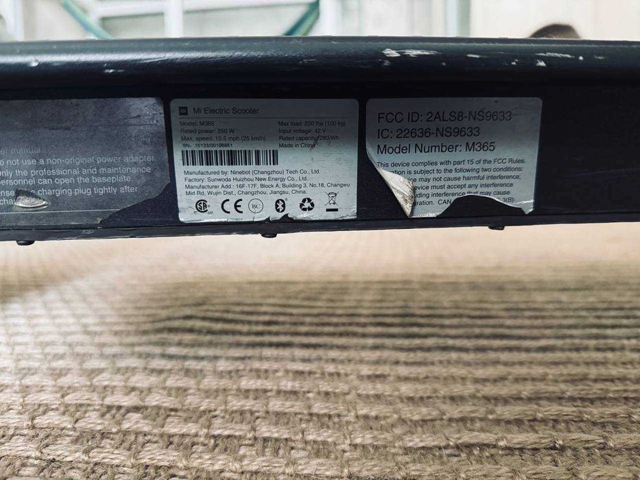 М365 Xiaomi Mi Scooter Essential Чорний