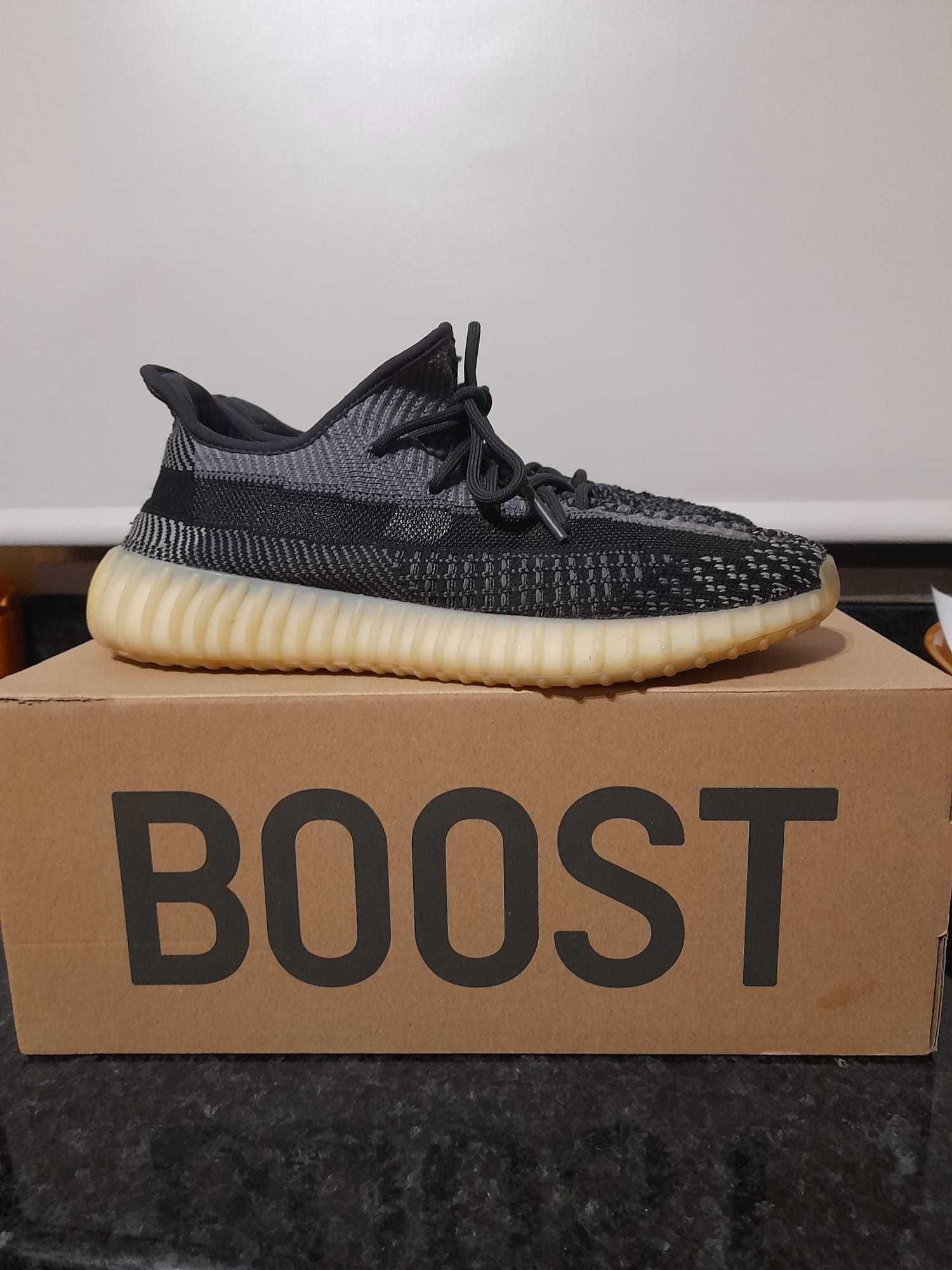 Sapatilhas yezzys 350 v2 carbon