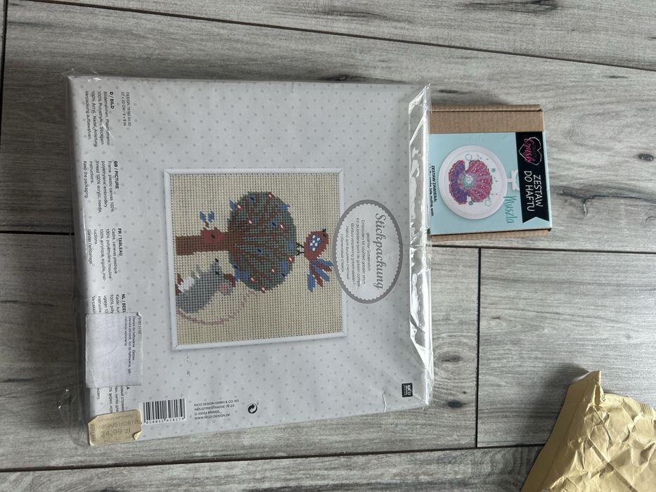 Dwa zestawy do haftowania nowe