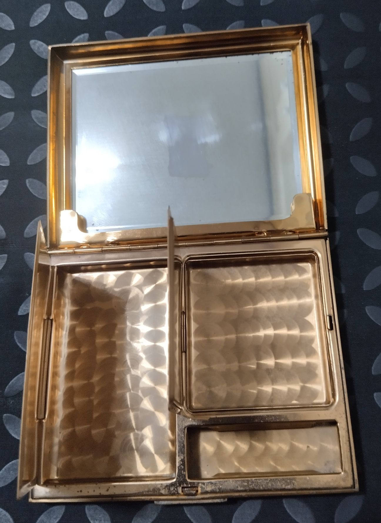 Caixas antigas para maquilhagem/ batom em metal dourado e madrepérola