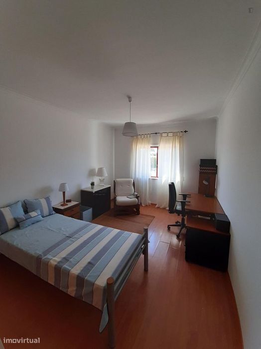 634060 - Quarto single, bem equipado, perto de...