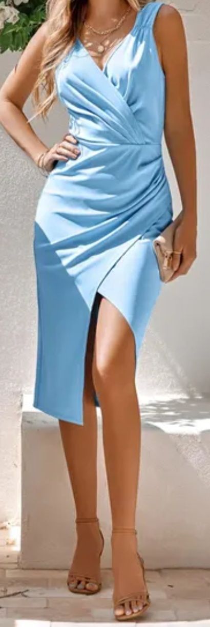 Sukienka krótka koktajlowa w kolorze baby blue
