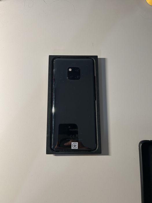 Telefon HUAWEI Mate20 Pro + zestaw akcesoriów