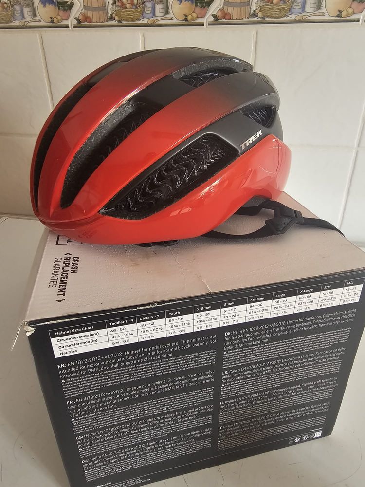 Capacete Trek Circuit WaveCel novo em folha