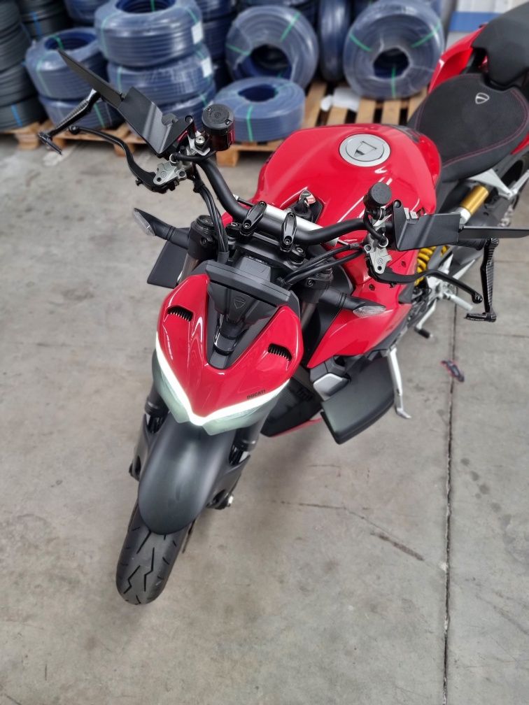 Ducati streetfighter v2