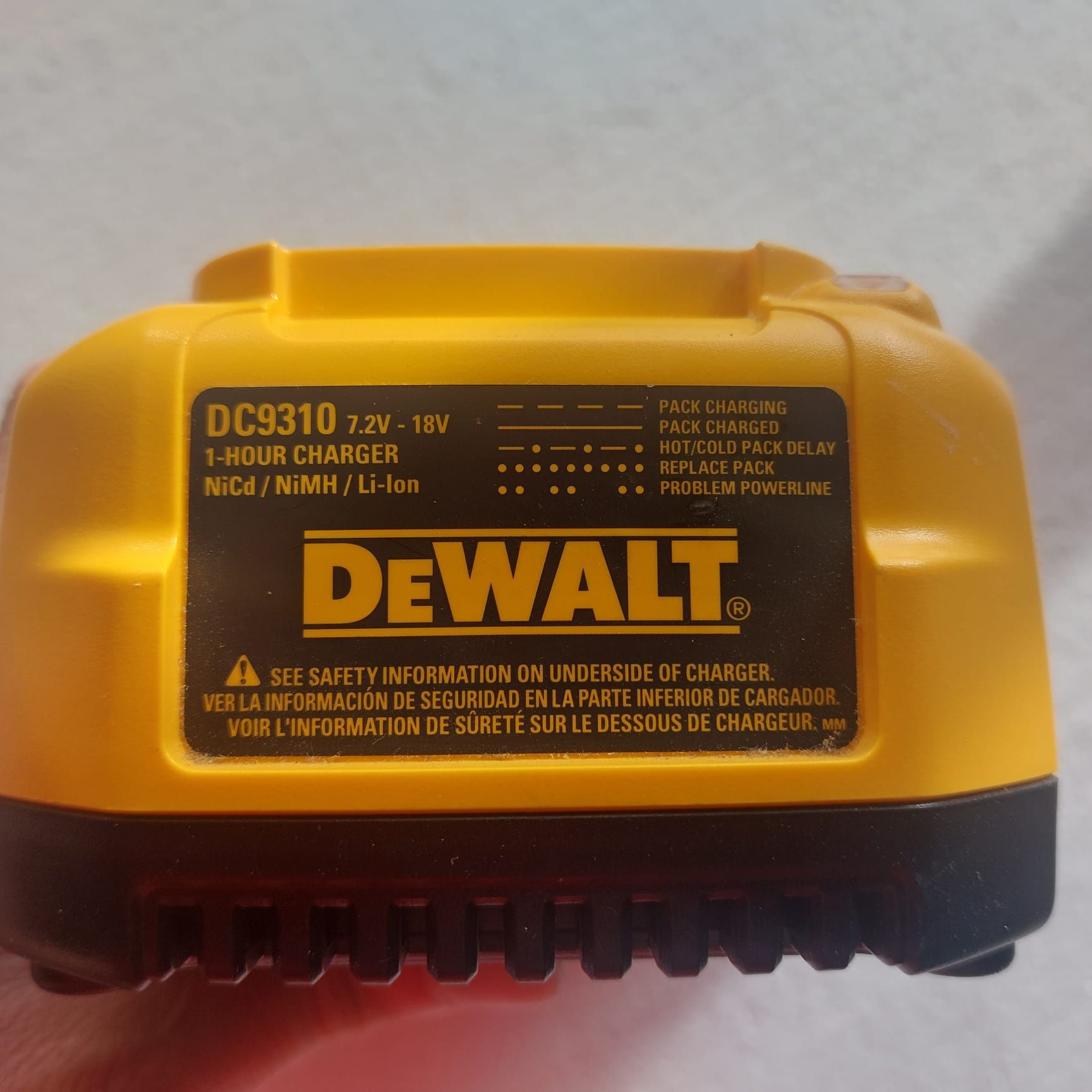 Dewalt DC9310 Ładowarka do bateri 7,2V-18V  USA na 110V