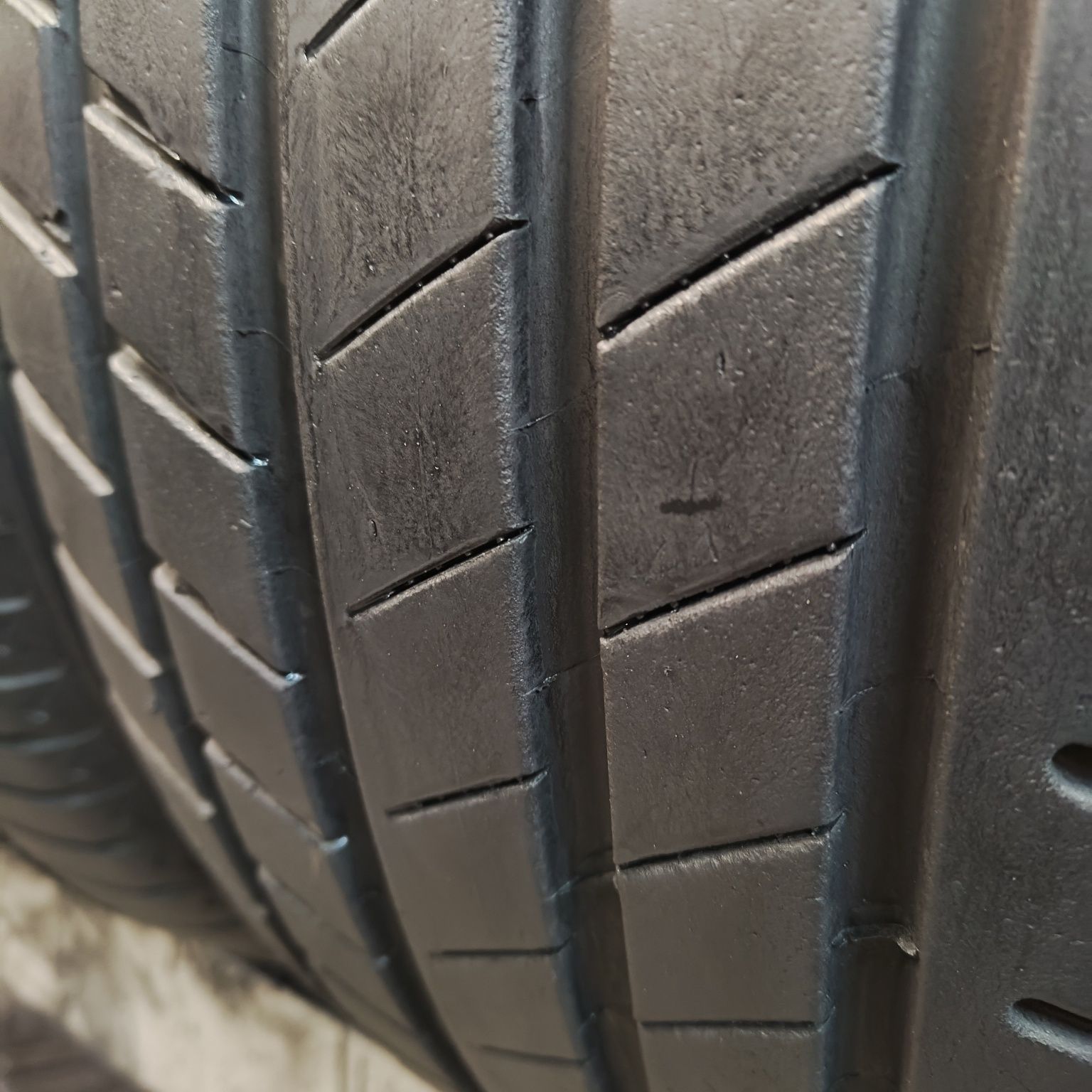 245/50/19 XL Sprzedam komplet opon letnich Bridgestone Alenza