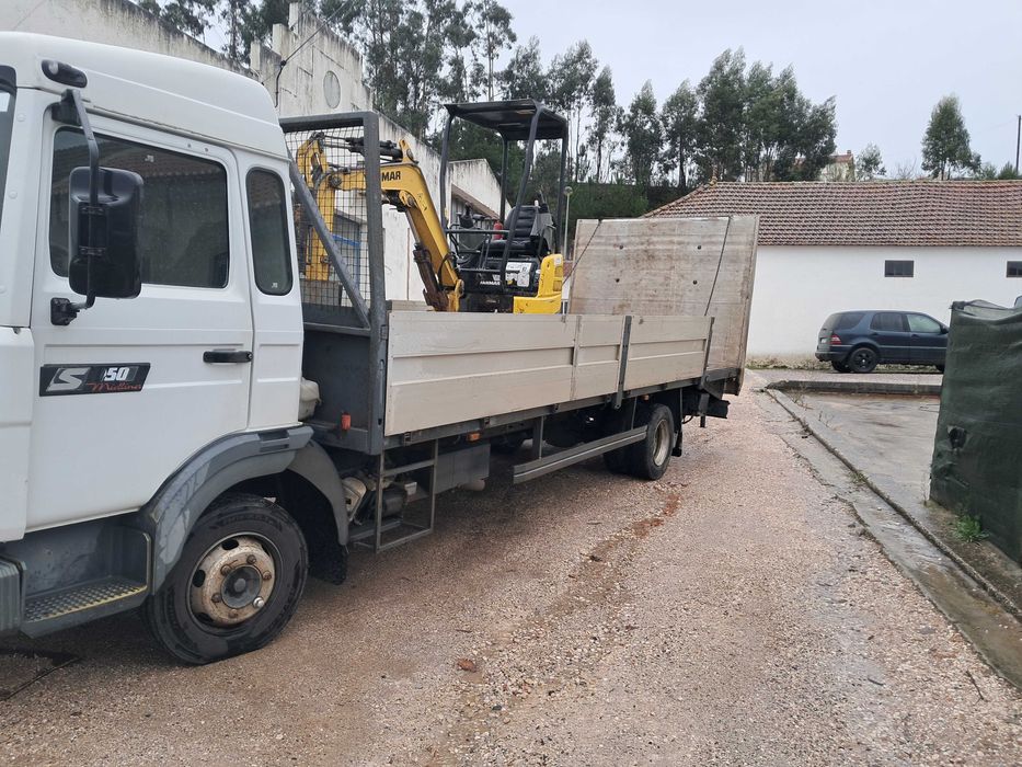 Camion marca Renault com Rampa Hidráulica