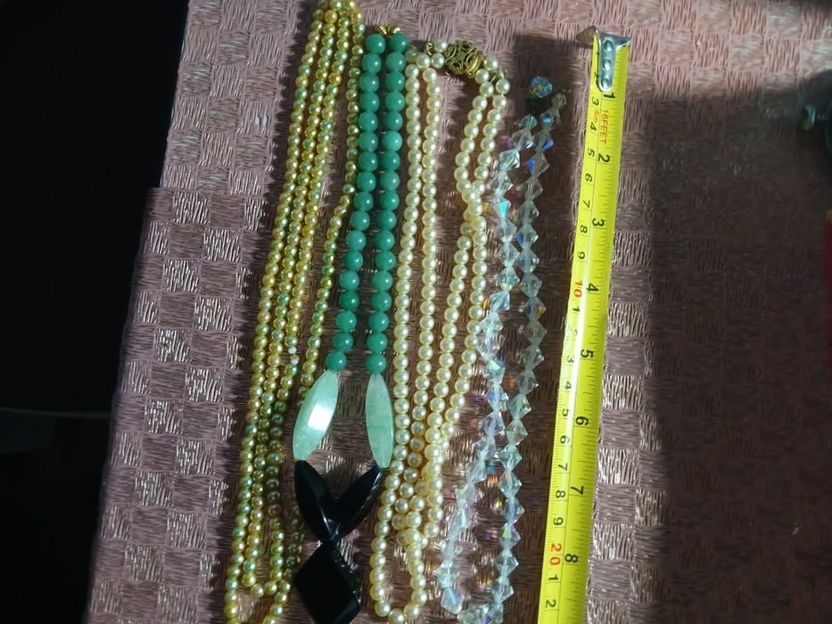 Продам бусы разные