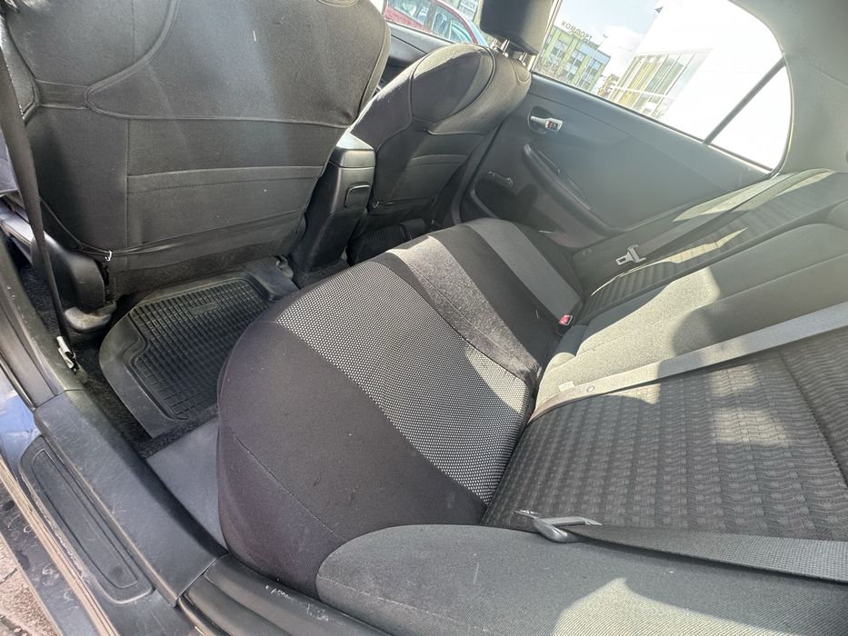 Toyota Corolla 1.3 бензин 2010рік