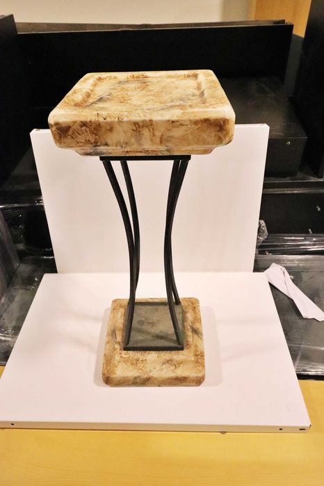 Coluna decorativa alta