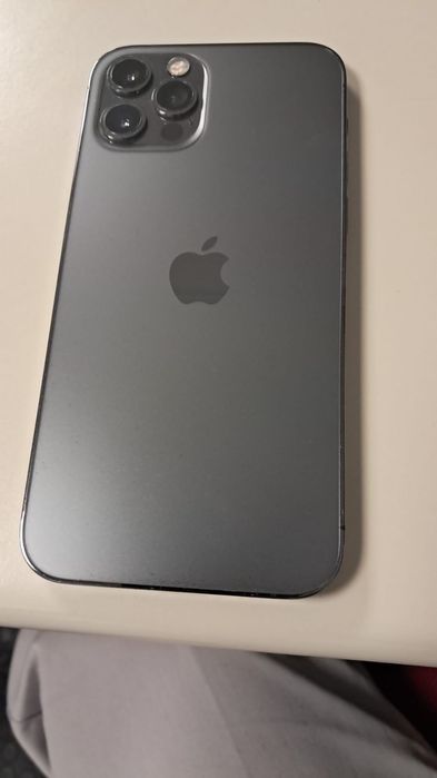 iPhone 12 Pro cinzento