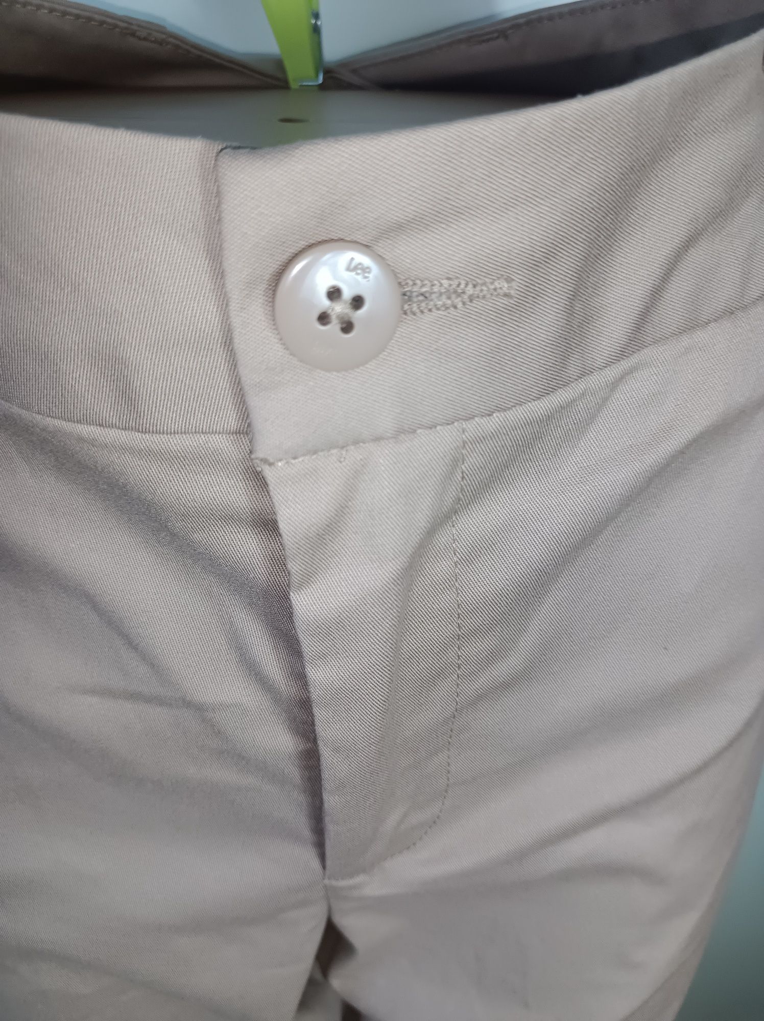 Firmowe spodnie garniturowe beź jasne LEE 38 M