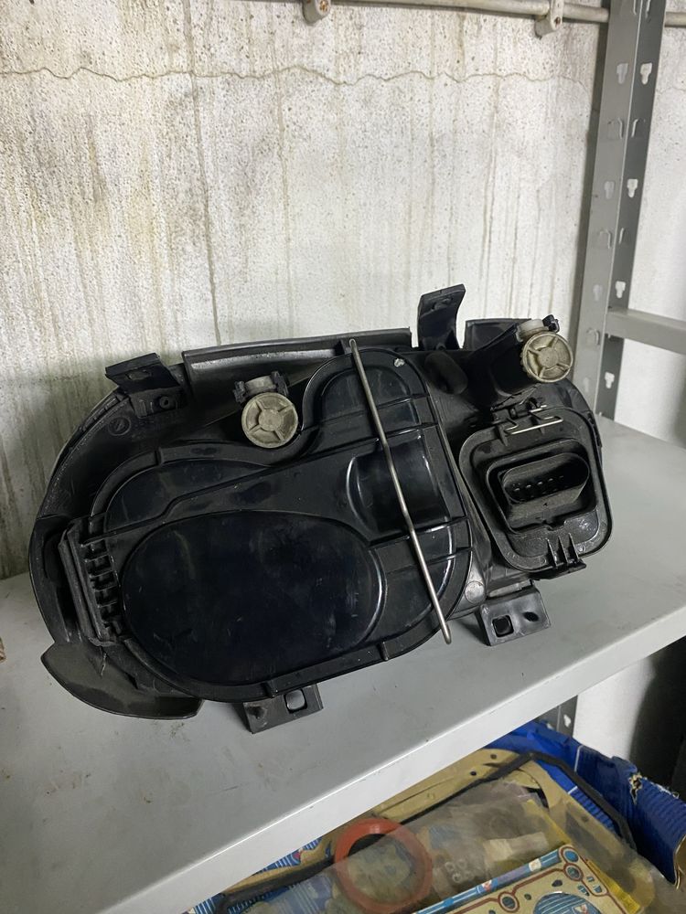 Farol golf 4 esquerdo