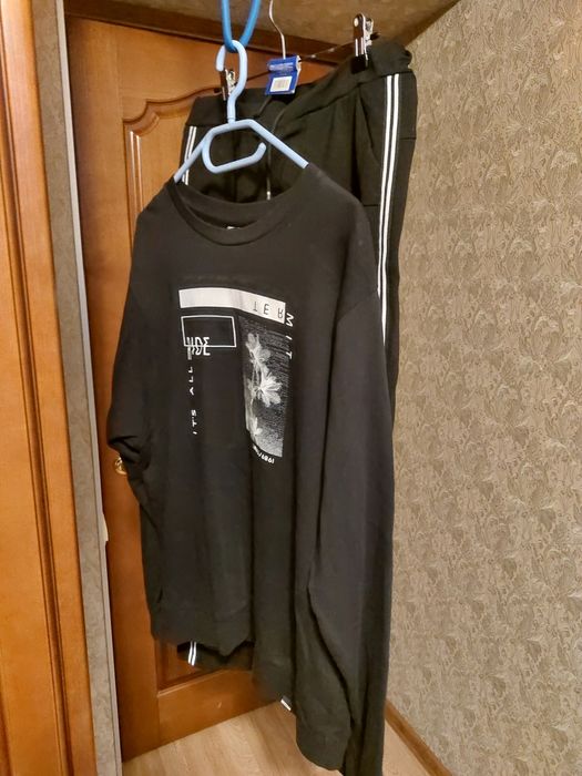 Комлект: свитшот( двунитка) и штани з лампасами на резинці.