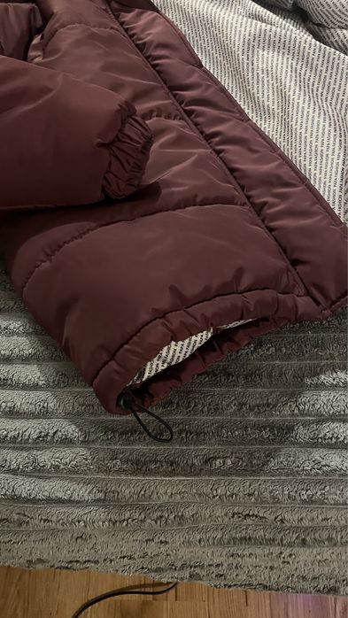 Новий теплий пуфер колір бургунді