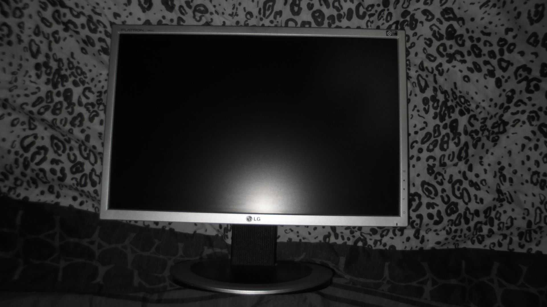 Монитор LG FLATRON L 194 WTS - SF  " 19 ,,