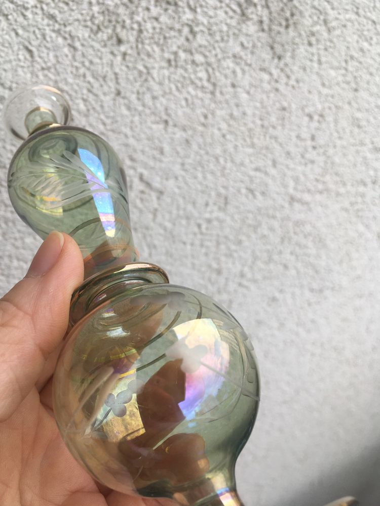 Stary flakon na perfumy fiolka szklana