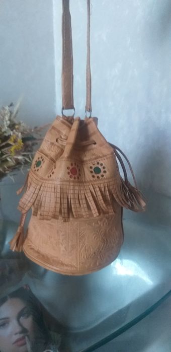 Продам женскую сумочку натуральная кожа.