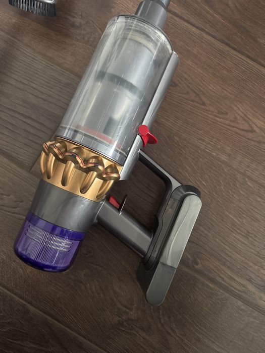 Продам пылесос dyson v15