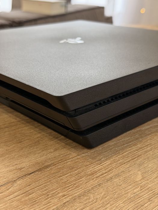PlayStation 4 Pro 1TB + 3 джойстики + диски