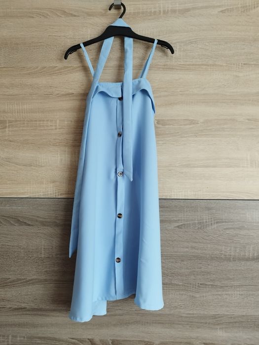 Śliczna sukienka na ramiączkach 9 lat