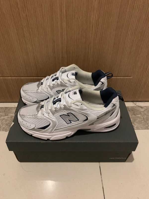 Biały^wstępny^NewBalanceNB530^UnisexTrampki Roz.37
