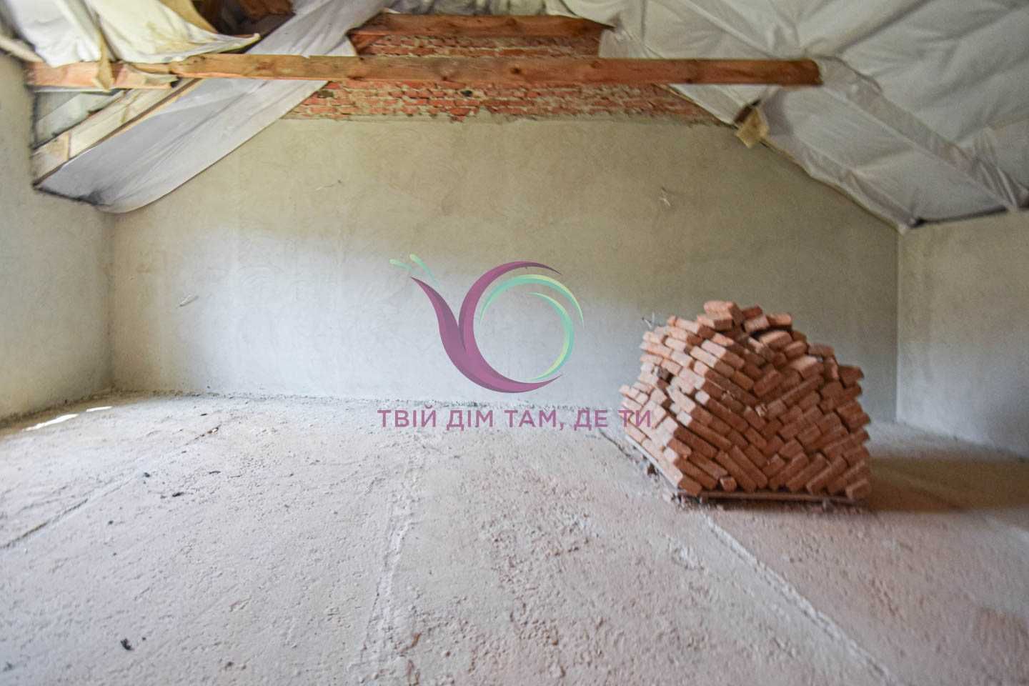 Котедж 250 м2 та земельна ділянка 6 соток за вул. Лісова (Байківці)