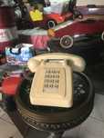 Telefone beje de teclas
