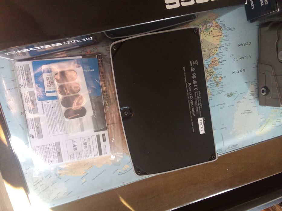 Boss DM-101 Analog Delay Machine (BBD-chips) z MIDI