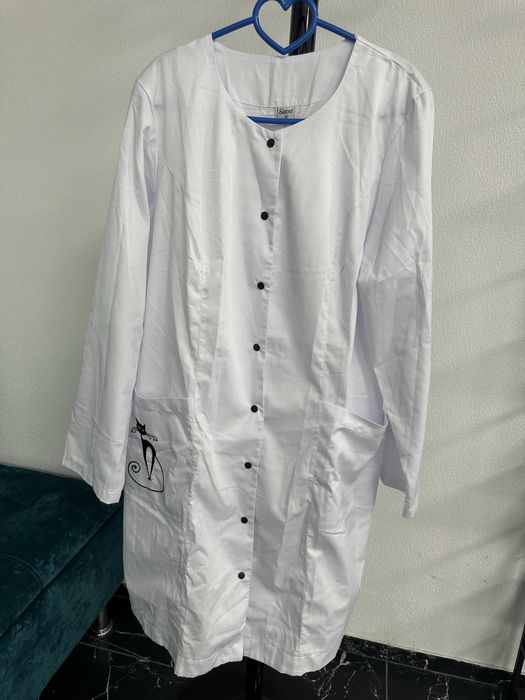 Продам жіночий медичний халат