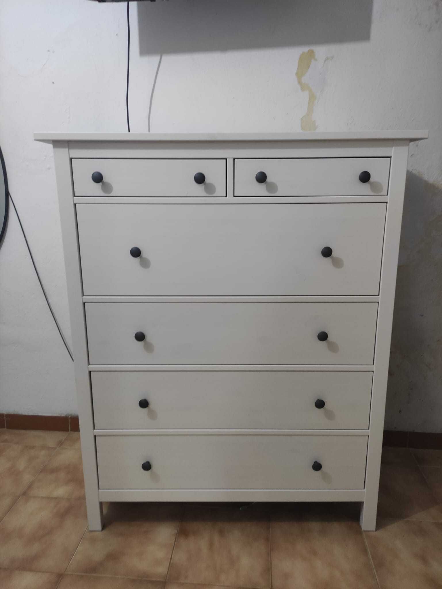 Hemmes cômoda de quarto