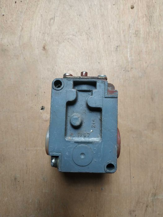 Розетка трифазна 10А 380 В ИЭ9901А-1 380В 10А концевик впк СРСР